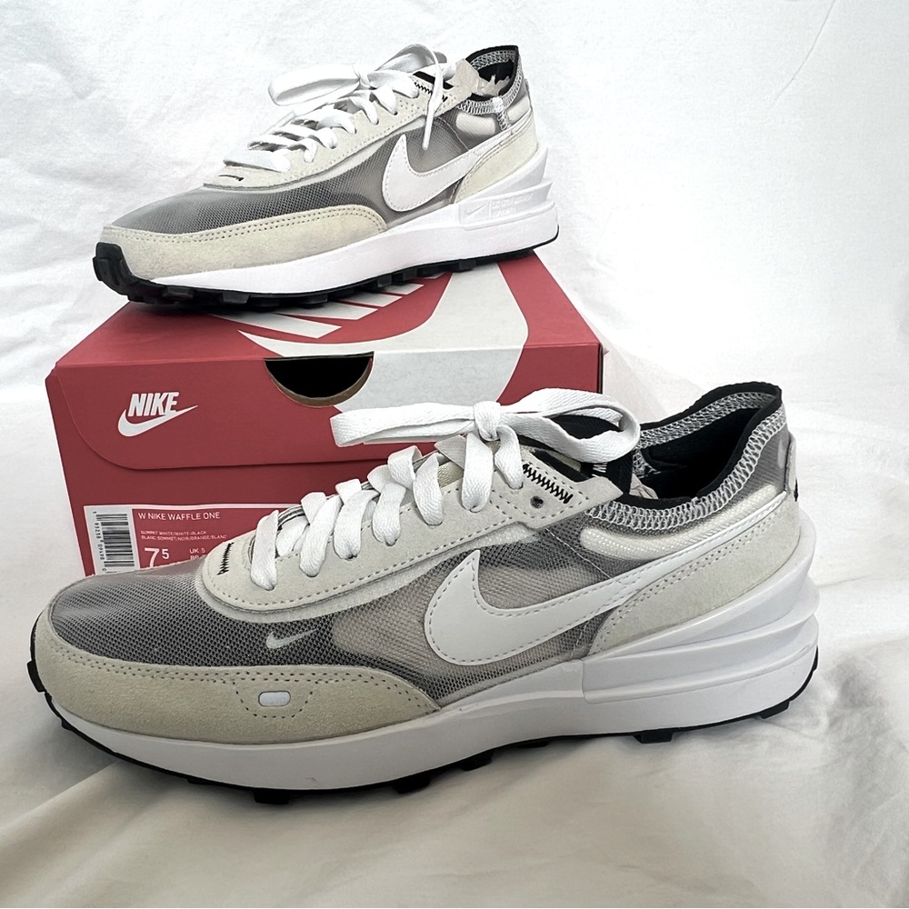 Nike women’s Waffle One BNIB 7.5